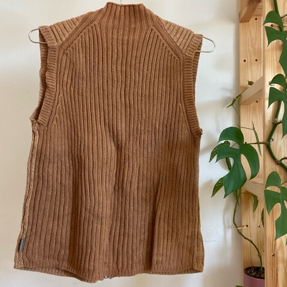 Unique vintage mustard yellow Woolrich knit with embroidered leaves - Picture 2 of 3